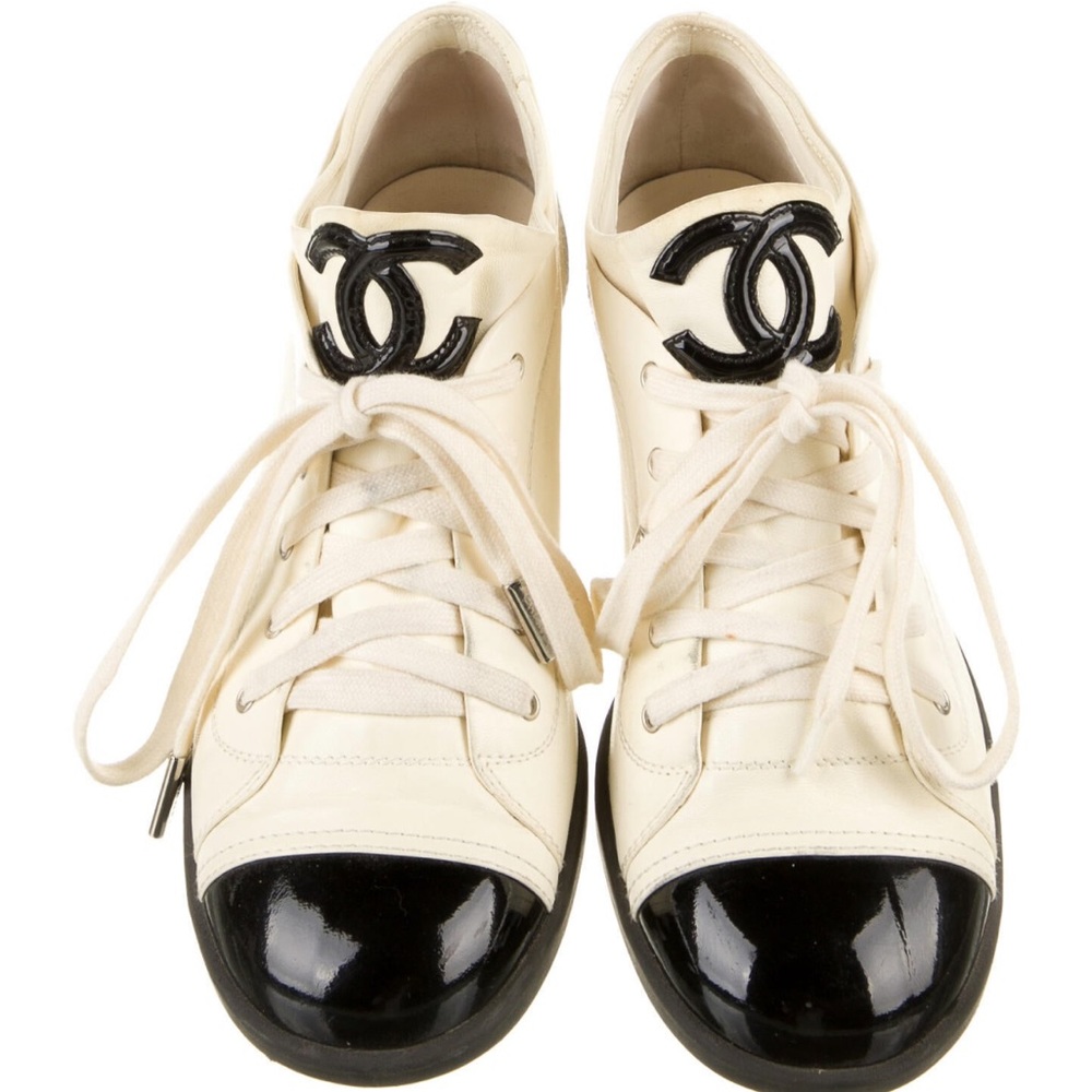 Chanel 2008 Interlocking CC Logo Leather Sneakers